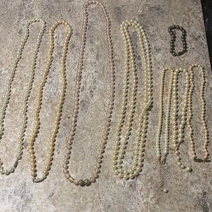 Feminine Pearl Necklace Set